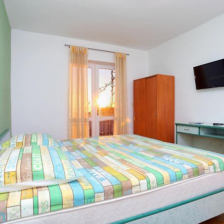 Apartments And Rooms With Parking Space Makarska - 18028 Rom bilde