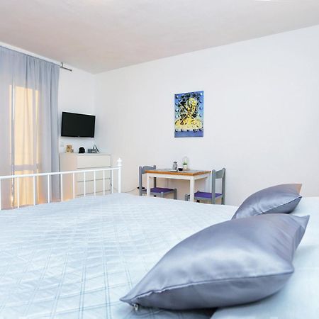 Apartments And Rooms With Parking Space Makarska - 18028 Rom bilde