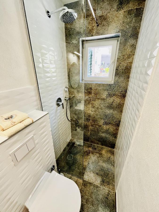 Apartments And Rooms With Parking Space Makarska - 18028 Eksteriør bilde