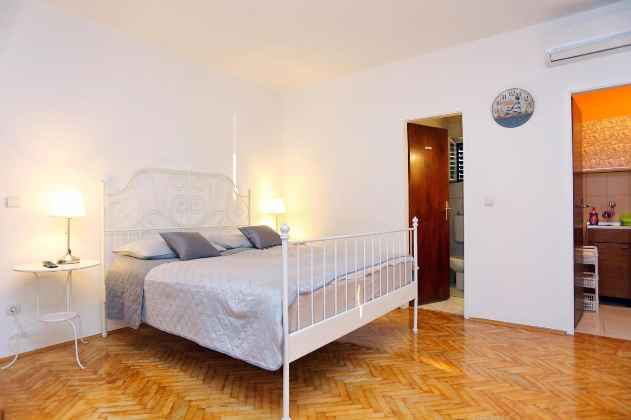 Apartments And Rooms With Parking Space Makarska - 18028 Eksteriør bilde