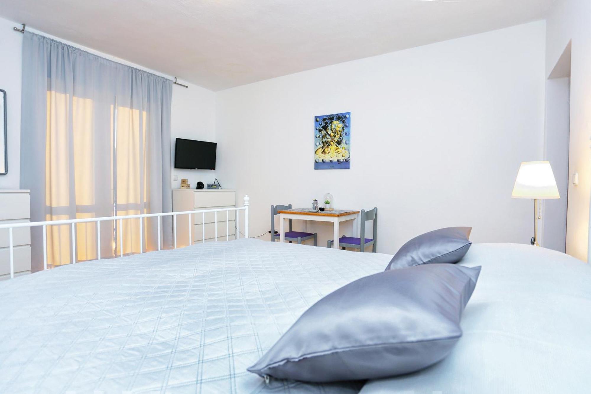 Apartments And Rooms With Parking Space Makarska - 18028 Rom bilde