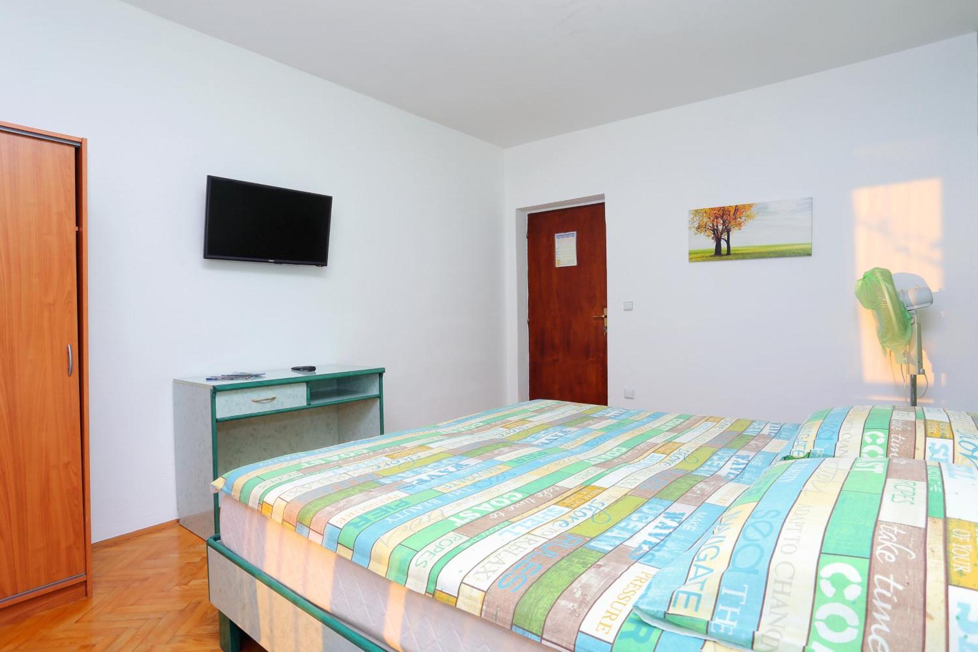 Apartments And Rooms With Parking Space Makarska - 18028 Rom bilde