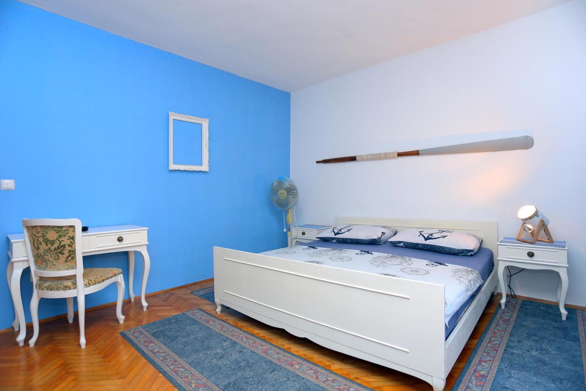 Apartments And Rooms With Parking Space Makarska - 18028 Rom bilde